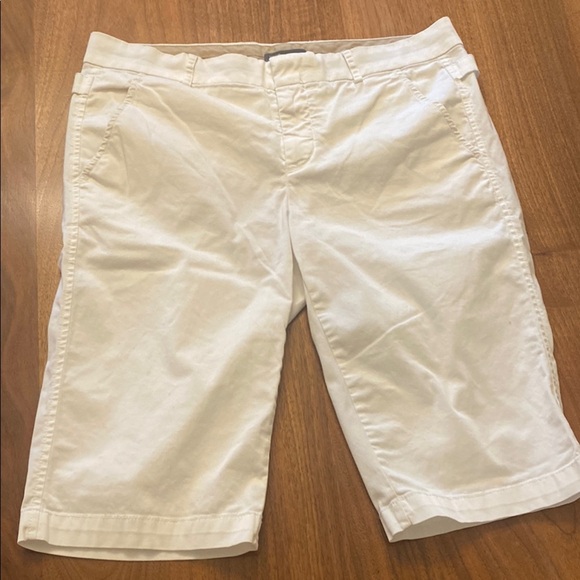 Vince Pants - Vince womens white shorts.  Size 8. Excellent condition